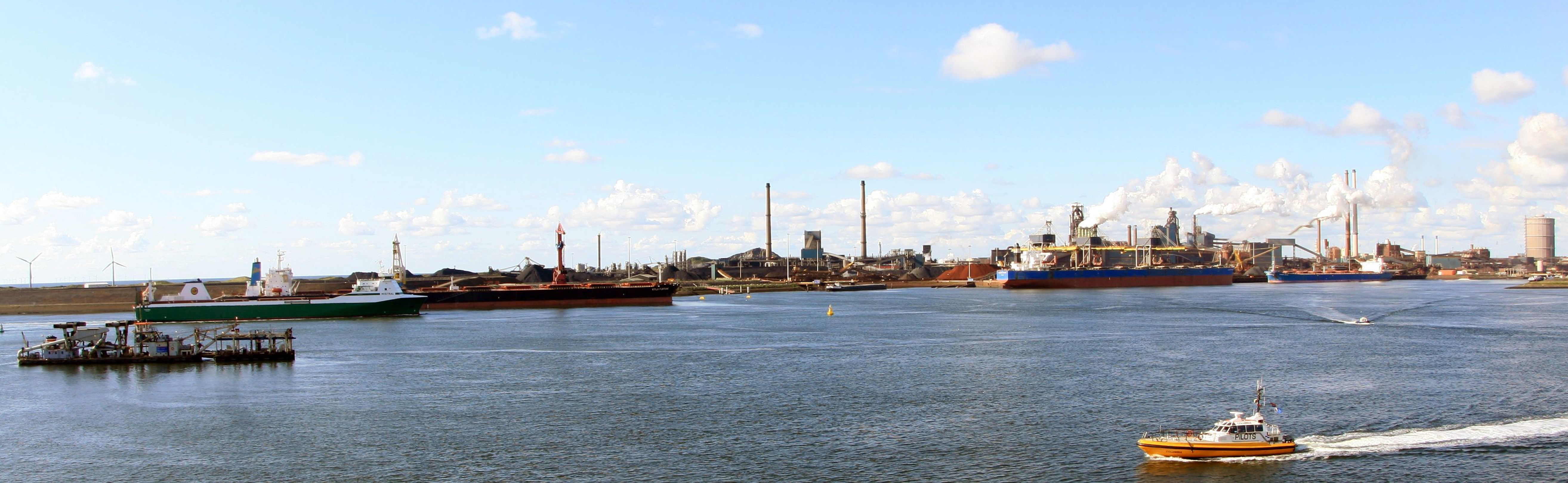 Image of harbor of Amsterdam